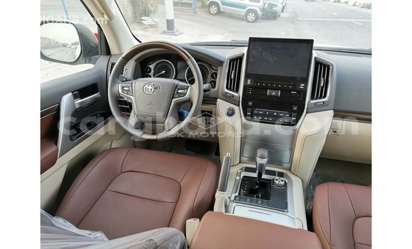 Buy Import Toyota Land Cruiser White Car in Import - Dubai in Ashanti Buy Import Toyota Land Cruiser White Car in Import - Dubai in Ashanti