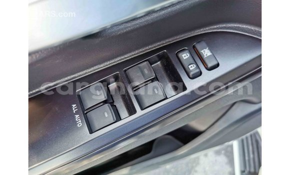 Ra Imported Toyota Land Cruiser funfun Ọkọ̀ in Import - Dubai ni Ashanti Ra Imported Toyota Land Cruiser funfun Ọkọ̀ in Import - Dubai ni Ashanti