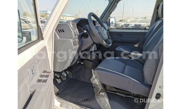 Ra Imported Toyota Land Cruiser funfun Ọkọ̀ in Import - Dubai ni Ashanti Ra Imported Toyota Land Cruiser funfun Ọkọ̀ in Import - Dubai ni Ashanti
