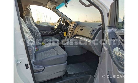 Sayi Imported Hyundai Cargo White Mota in Import - Dubai a Ashanti Sayi Imported Hyundai Cargo White Mota in Import - Dubai a Ashanti