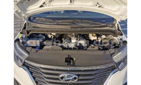 Sayi Imported Hyundai Cargo White Mota in Import - Dubai a Ashanti Sayi Imported Hyundai Cargo White Mota in Import - Dubai a Ashanti