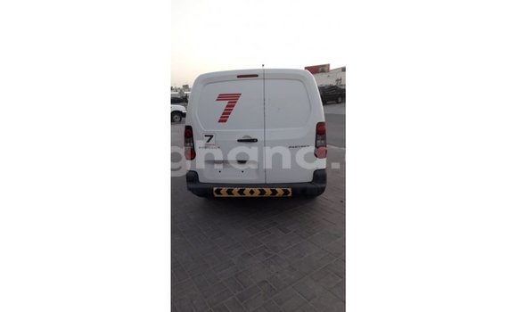 Sayi Imported Peugeot Partner White Mota in Import - Dubai a Ashanti Sayi Imported Peugeot Partner White Mota in Import - Dubai a Ashanti