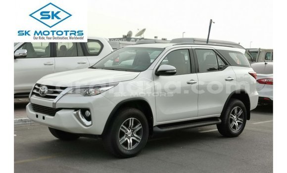 Sayi Imported Toyota Fortuner White Mota in Import - Dubai a Ashanti Sayi Imported Toyota Fortuner White Mota in Import - Dubai a Ashanti
