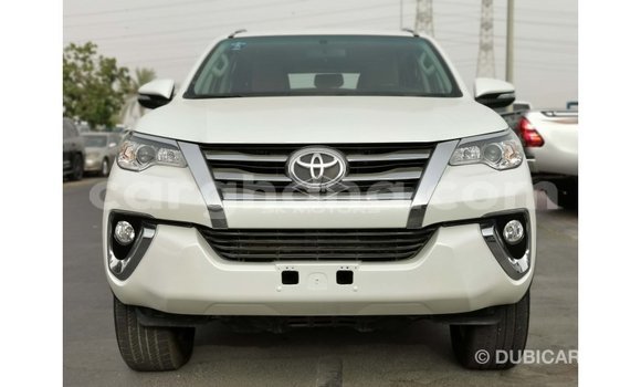 Sayi Imported Toyota Fortuner White Mota in Import - Dubai a Ashanti Sayi Imported Toyota Fortuner White Mota in Import - Dubai a Ashanti