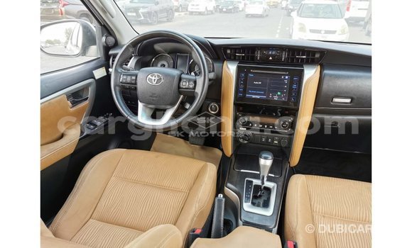 Sayi Imported Toyota Fortuner White Mota in Import - Dubai a Ashanti Sayi Imported Toyota Fortuner White Mota in Import - Dubai a Ashanti