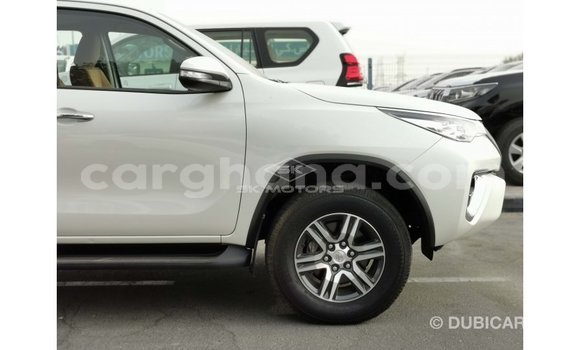 Sayi Imported Toyota Fortuner White Mota in Import - Dubai a Ashanti Sayi Imported Toyota Fortuner White Mota in Import - Dubai a Ashanti