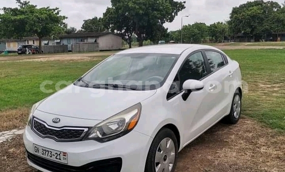 Ra Àlòkù Kia Rio funfun Ọkọ̀ in Accra ni Greater Accra Ra Àlòkù Kia Rio funfun Ọkọ̀ in Accra ni Greater Accra