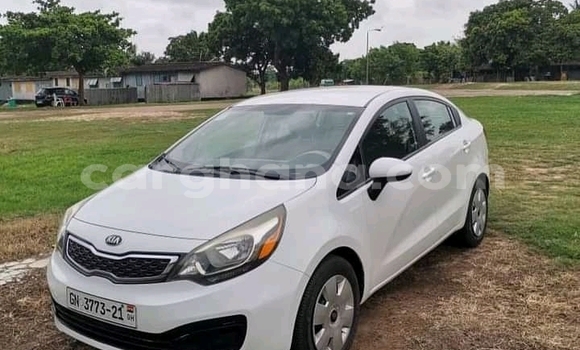 Ra Àlòkù Kia Rio funfun Ọkọ̀ in Accra ni Greater Accra Ra Àlòkù Kia Rio funfun Ọkọ̀ in Accra ni Greater Accra