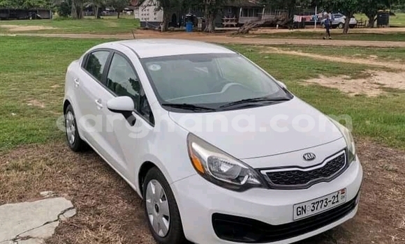 Ra Àlòkù Kia Rio funfun Ọkọ̀ in Accra ni Greater Accra Ra Àlòkù Kia Rio funfun Ọkọ̀ in Accra ni Greater Accra