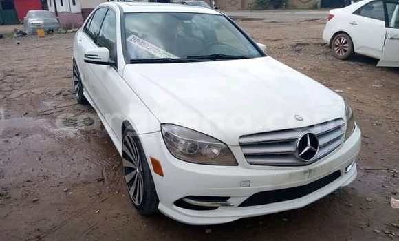 Buy Used Mercedes‒Benz 300CD White Car in Accra in Greater Accra Buy Used Mercedes‒Benz 300CD White Car in Accra in Greater Accra
