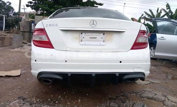 Buy Used Mercedes‒Benz 300CD White Car in Accra in Greater Accra Buy Used Mercedes‒Benz 300CD White Car in Accra in Greater Accra