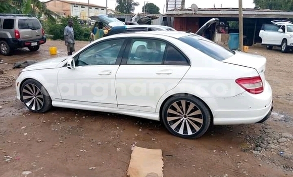 Buy Used Mercedes‒Benz 300CD White Car in Accra in Greater Accra Buy Used Mercedes‒Benz 300CD White Car in Accra in Greater Accra