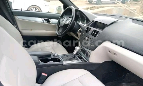 Buy Used Mercedes‒Benz 300CD White Car in Accra in Greater Accra Buy Used Mercedes‒Benz 300CD White Car in Accra in Greater Accra