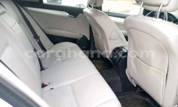 Buy Used Mercedes‒Benz 300CD White Car in Accra in Greater Accra Buy Used Mercedes‒Benz 300CD White Car in Accra in Greater Accra