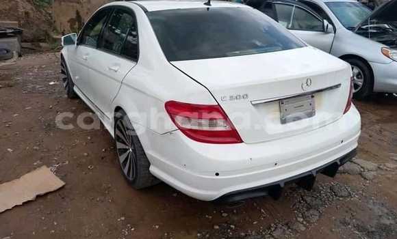 Buy Used Mercedes‒Benz 300CD White Car in Accra in Greater Accra Buy Used Mercedes‒Benz 300CD White Car in Accra in Greater Accra