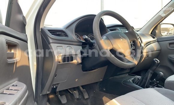 Buy Import Mitsubishi L200 White Car in Import - Dubai in Ashanti Buy Import Mitsubishi L200 White Car in Import - Dubai in Ashanti