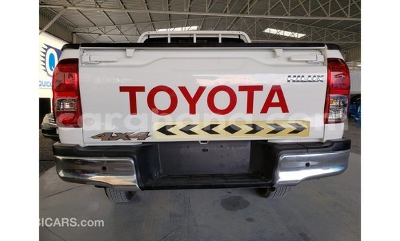Ra Imported Toyota Hilux funfun Ọkọ̀ in Import - Dubai ni Ashanti Ra Imported Toyota Hilux funfun Ọkọ̀ in Import - Dubai ni Ashanti