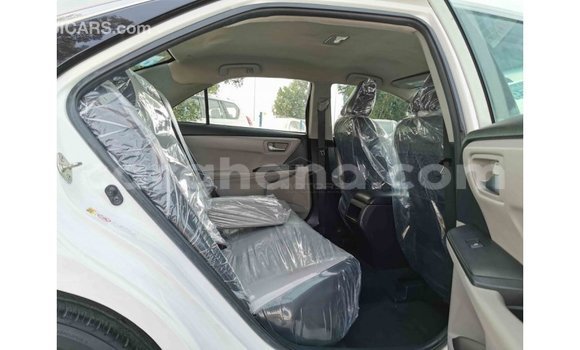 Ra Imported Toyota Camry funfun Ọkọ̀ in Import - Dubai ni Ashanti Ra Imported Toyota Camry funfun Ọkọ̀ in Import - Dubai ni Ashanti
