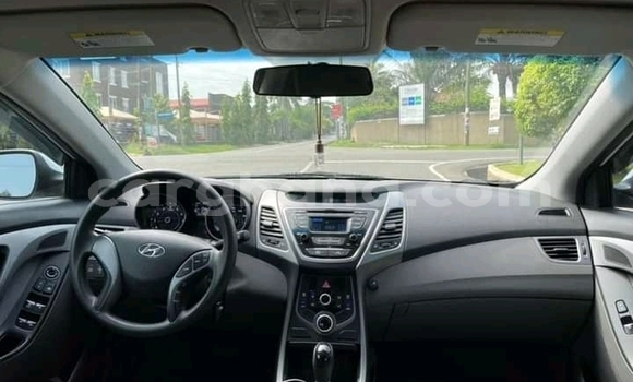 Sayi Na hannu Hyundai Elantra White Mota in Apam a Tsakiya Sayi Na hannu Hyundai Elantra White Mota in Apam a Tsakiya