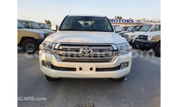 Sayi Imported Toyota Land Cruiser White Mota in Import - Dubai a Ashanti Sayi Imported Toyota Land Cruiser White Mota in Import - Dubai a Ashanti