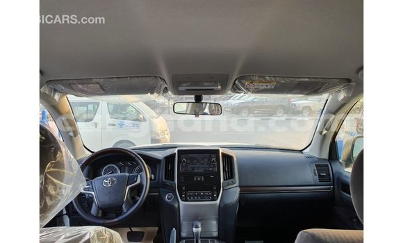 Sayi Imported Toyota Land Cruiser White Mota in Import - Dubai a Ashanti Sayi Imported Toyota Land Cruiser White Mota in Import - Dubai a Ashanti