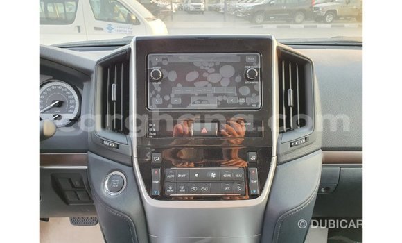 Sayi Imported Toyota Land Cruiser White Mota in Import - Dubai a Ashanti Sayi Imported Toyota Land Cruiser White Mota in Import - Dubai a Ashanti