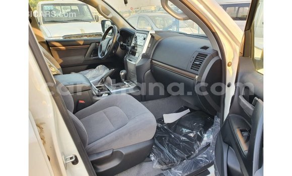 Sayi Imported Toyota Land Cruiser White Mota in Import - Dubai a Ashanti Sayi Imported Toyota Land Cruiser White Mota in Import - Dubai a Ashanti