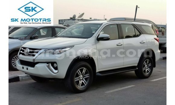 Ra Imported Toyota Fortuner funfun Ọkọ̀ in Import - Dubai ni Ashanti Ra Imported Toyota Fortuner funfun Ọkọ̀ in Import - Dubai ni Ashanti