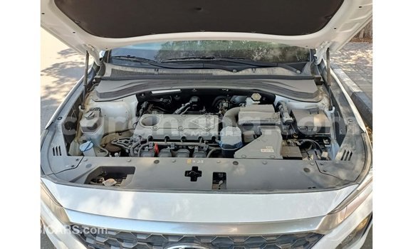 Buy Import Hyundai Santa Fe White Car in Import - Dubai in Ashanti Buy Import Hyundai Santa Fe White Car in Import - Dubai in Ashanti
