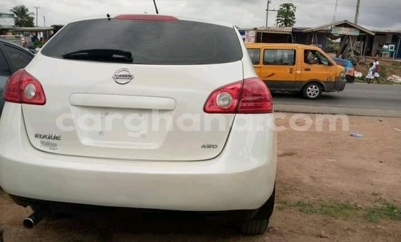 Ra Àlòkù Nissan Rogue funfun Ọkọ̀ in Accra ni Greater Accra Ra Àlòkù Nissan Rogue funfun Ọkọ̀ in Accra ni Greater Accra