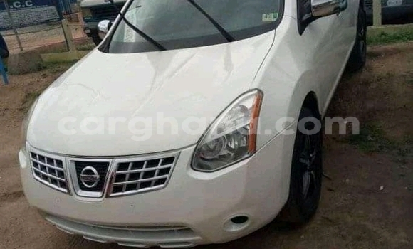 Ra Àlòkù Nissan Rogue funfun Ọkọ̀ in Accra ni Greater Accra Ra Àlòkù Nissan Rogue funfun Ọkọ̀ in Accra ni Greater Accra