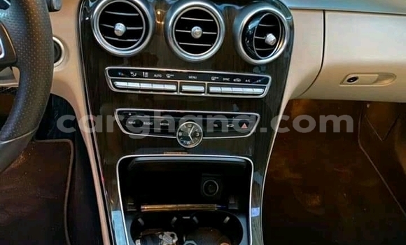 Ra Àlòkù Mercedes‒Benz 300CD Black Ọkọ̀ in Accra ni Greater Accra Ra Àlòkù Mercedes‒Benz 300CD Black Ọkọ̀ in Accra ni Greater Accra