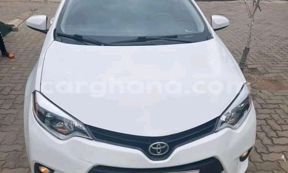 Ra Àlòkù Toyota Corolla funfun Ọkọ̀ in Accra ni Greater Accra