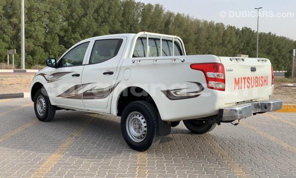 Sayi Imported Mitsubishi L200 White Mota in Import - Dubai a Ashanti Sayi Imported Mitsubishi L200 White Mota in Import - Dubai a Ashanti