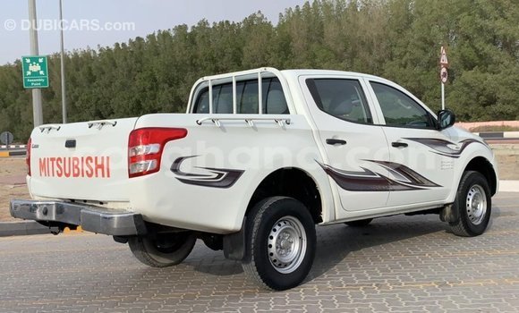 Sayi Imported Mitsubishi L200 White Mota in Import - Dubai a Ashanti Sayi Imported Mitsubishi L200 White Mota in Import - Dubai a Ashanti