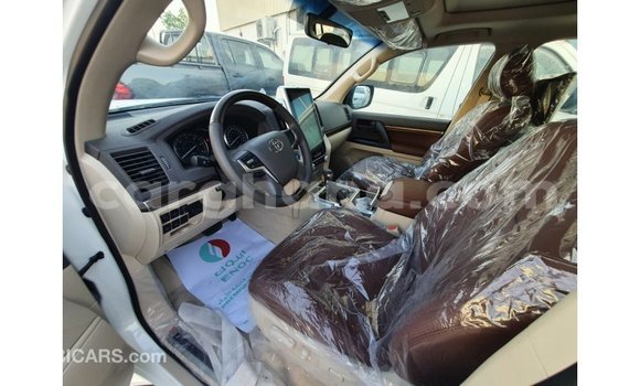 Buy Import Toyota Land Cruiser White Car in Import - Dubai in Ashanti Buy Import Toyota Land Cruiser White Car in Import - Dubai in Ashanti
