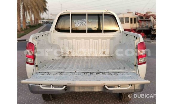 Sayi Imported Mitsubishi L200 White Mota in Import - Dubai a Ashanti Sayi Imported Mitsubishi L200 White Mota in Import - Dubai a Ashanti