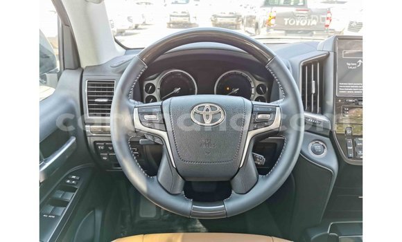 Sayi Imported Toyota Land Cruiser White Mota in Import - Dubai a Ashanti Sayi Imported Toyota Land Cruiser White Mota in Import - Dubai a Ashanti