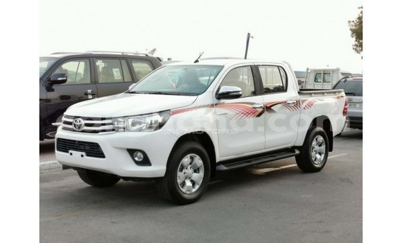 Sayi Imported Toyota Hilux White Mota in Import - Dubai a Ashanti Sayi Imported Toyota Hilux White Mota in Import - Dubai a Ashanti