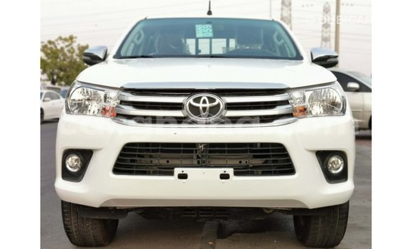 Sayi Imported Toyota Hilux White Mota in Import - Dubai a Ashanti Sayi Imported Toyota Hilux White Mota in Import - Dubai a Ashanti