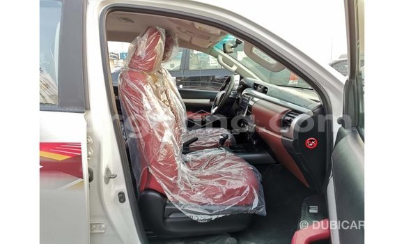 Sayi Imported Toyota Hilux White Mota in Import - Dubai a Ashanti Sayi Imported Toyota Hilux White Mota in Import - Dubai a Ashanti