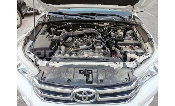 Sayi Imported Toyota Hilux White Mota in Import - Dubai a Ashanti Sayi Imported Toyota Hilux White Mota in Import - Dubai a Ashanti