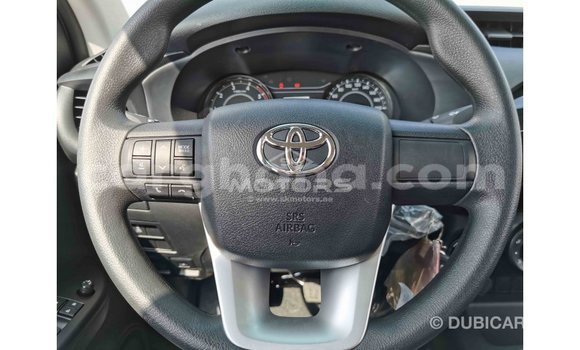 Sayi Imported Toyota Hilux White Mota in Import - Dubai a Ashanti Sayi Imported Toyota Hilux White Mota in Import - Dubai a Ashanti