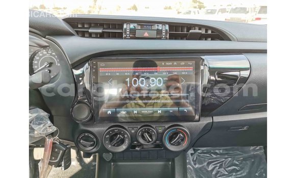 Sayi Imported Toyota Hilux White Mota in Import - Dubai a Ashanti Sayi Imported Toyota Hilux White Mota in Import - Dubai a Ashanti
