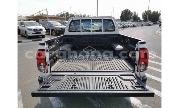 Sayi Imported Toyota Hilux White Mota in Import - Dubai a Ashanti Sayi Imported Toyota Hilux White Mota in Import - Dubai a Ashanti