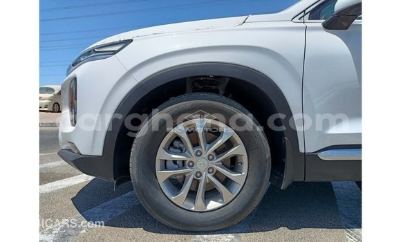 Sayi Imported Hyundai Santa Fe White Mota in Import - Dubai a Ashanti Sayi Imported Hyundai Santa Fe White Mota in Import - Dubai a Ashanti