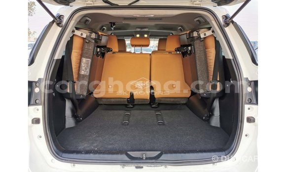 Sayi Imported Toyota Fortuner White Mota in Import - Dubai a Ashanti Sayi Imported Toyota Fortuner White Mota in Import - Dubai a Ashanti