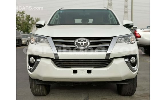 Sayi Imported Toyota Fortuner White Mota in Import - Dubai a Ashanti Sayi Imported Toyota Fortuner White Mota in Import - Dubai a Ashanti