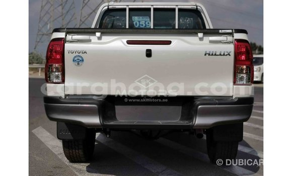 Sayi Imported Toyota Hilux White Mota in Import - Dubai a Ashanti Sayi Imported Toyota Hilux White Mota in Import - Dubai a Ashanti