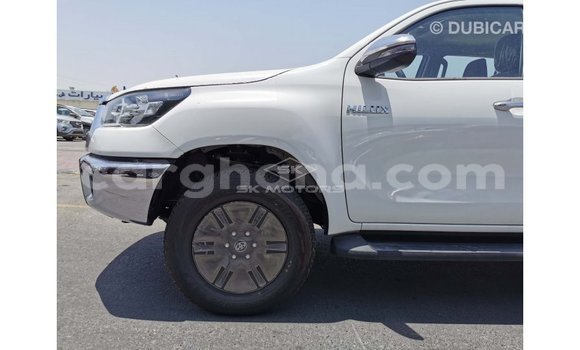Sayi Imported Toyota Hilux White Mota in Import - Dubai a Ashanti Sayi Imported Toyota Hilux White Mota in Import - Dubai a Ashanti